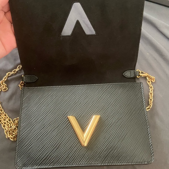 Louis Vuitton Twist Belt Chain Pouch - Picture 4 of 8